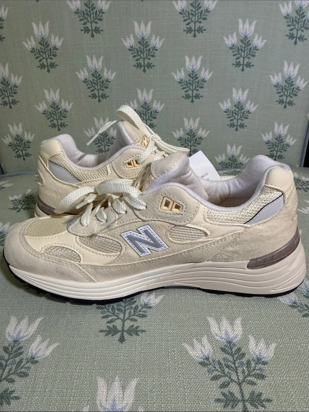 New Balance 992 Neutral Cream/Beige Sneakers